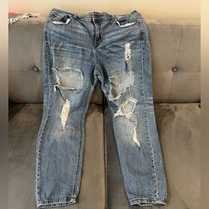 Distressed Boyfriend jeans